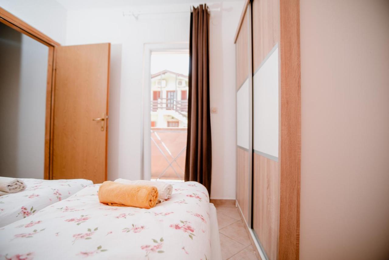 Апартаменты Apartmens Leona Карлобаг Экстерьер фото