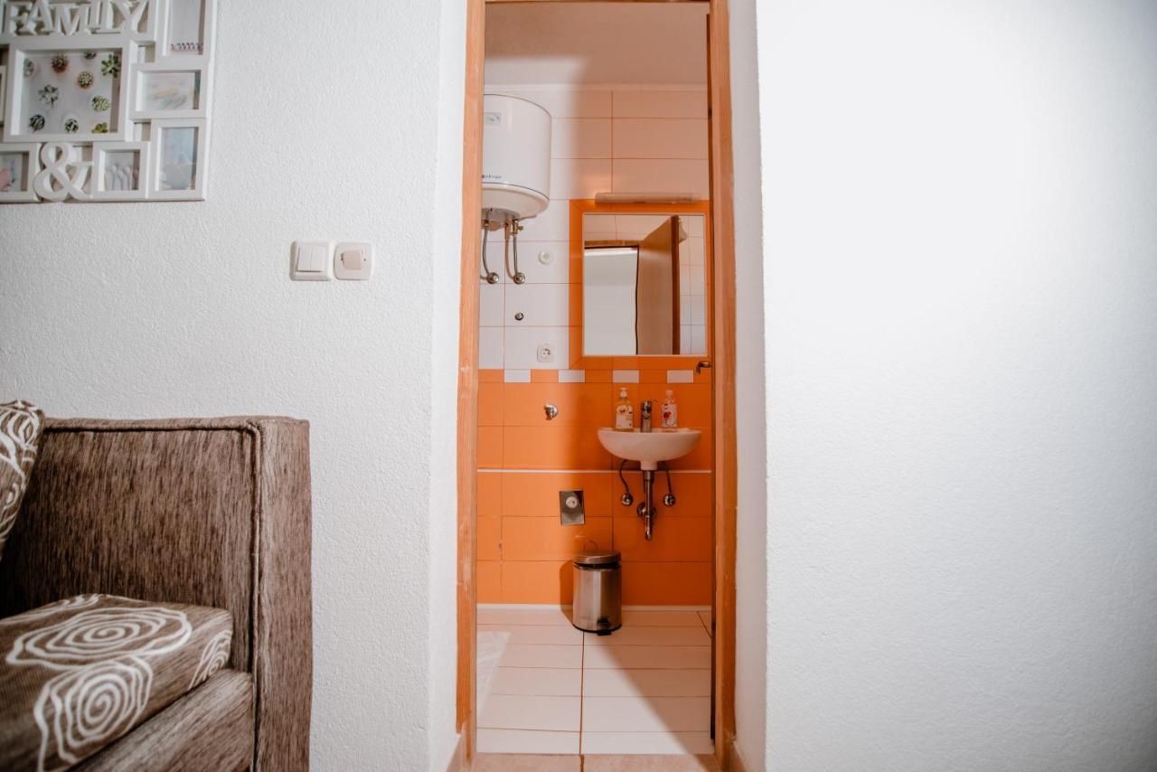 Апартаменты Apartmens Leona Карлобаг Экстерьер фото