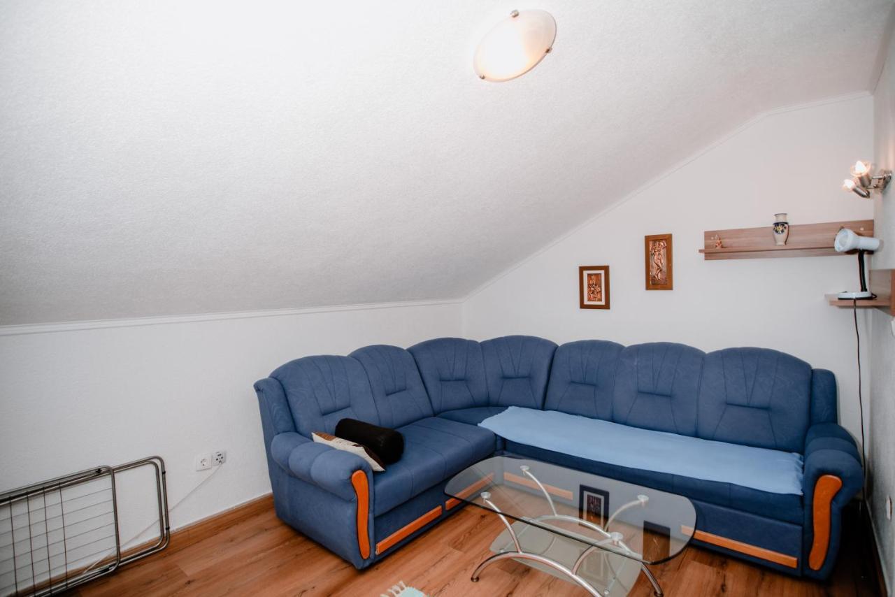 Апартаменты Apartmens Leona Карлобаг Экстерьер фото