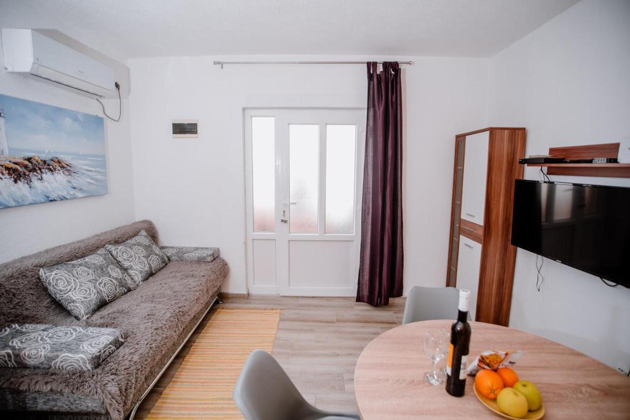 Апартаменты Apartmens Leona Карлобаг Экстерьер фото