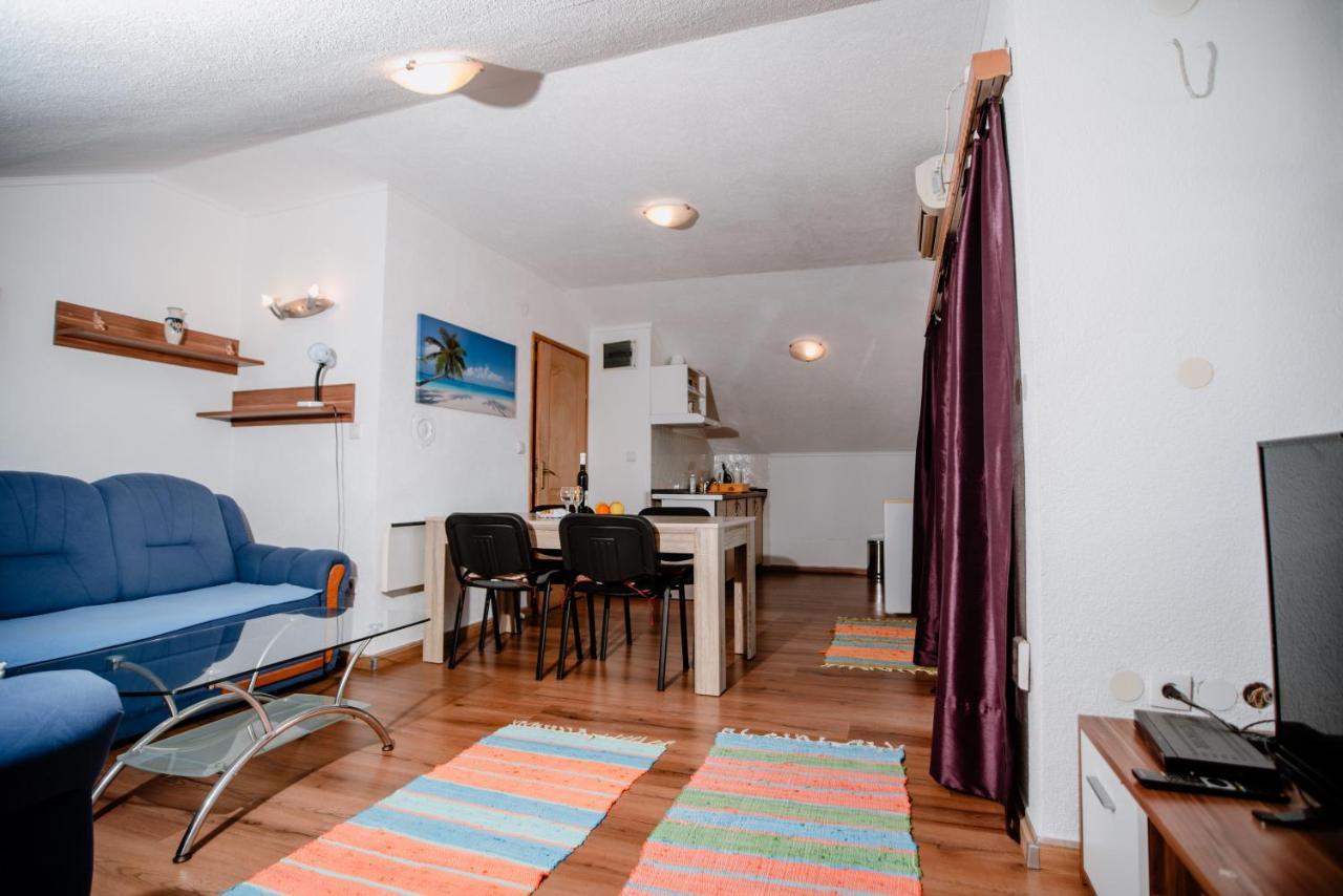 Апартаменты Apartmens Leona Карлобаг Экстерьер фото