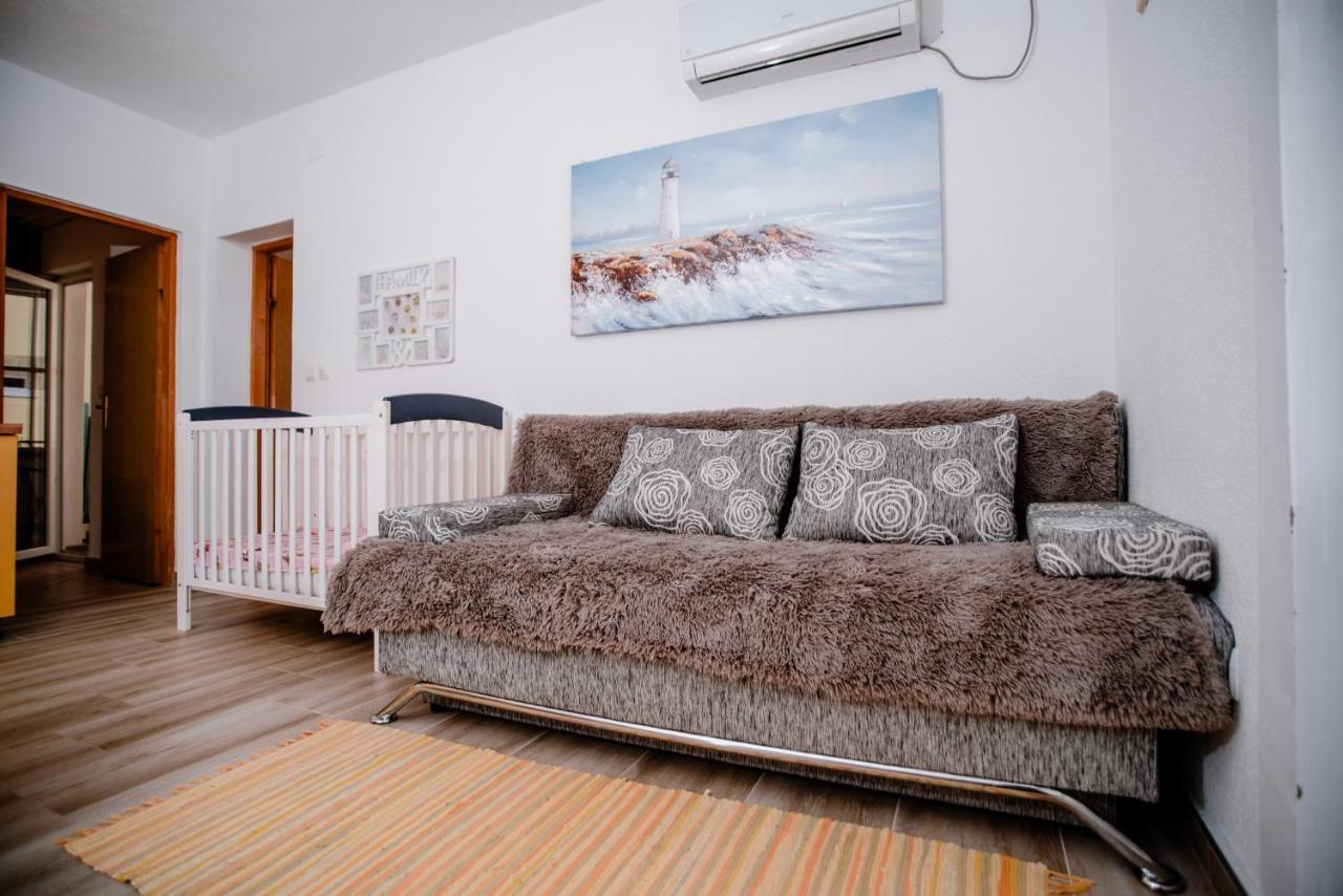 Апартаменты Apartmens Leona Карлобаг Экстерьер фото