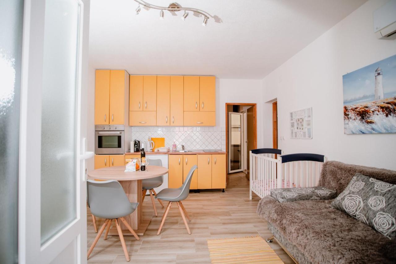 Апартаменты Apartmens Leona Карлобаг Экстерьер фото